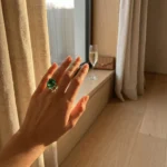 High-Jewelry Ring with Emerald as the Central Stone