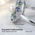 This is a light luxury jewelry set themed with flower clusters